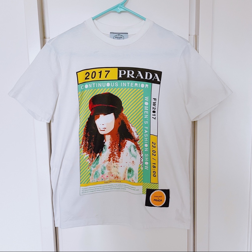 Item Sold❌ Like New Prada T-shirt